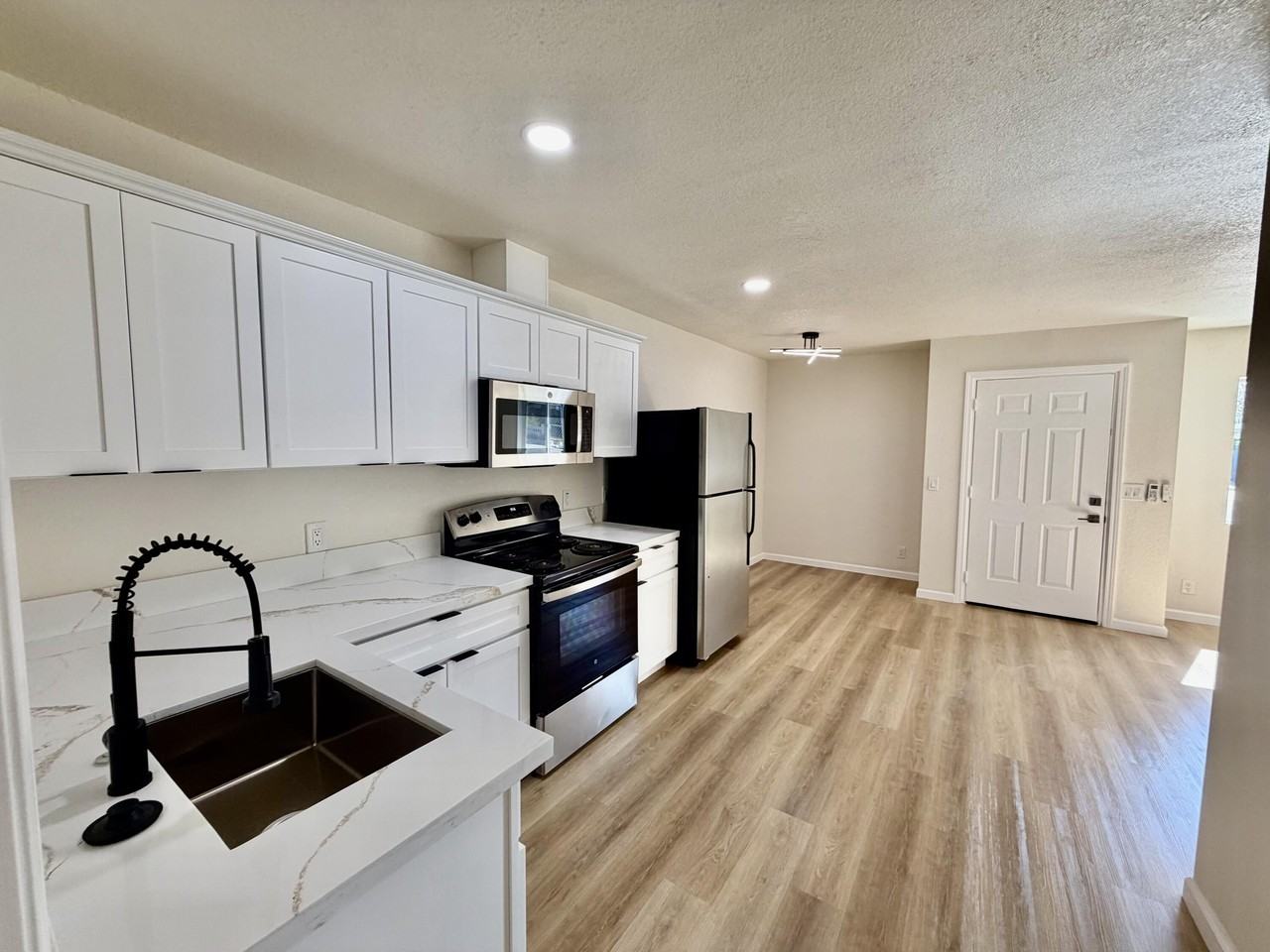 52119 Calle Avila #B - Photo 4 of 10