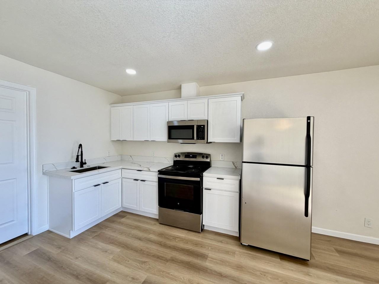 52119 Calle Avila #B - Photo 6 of 10
