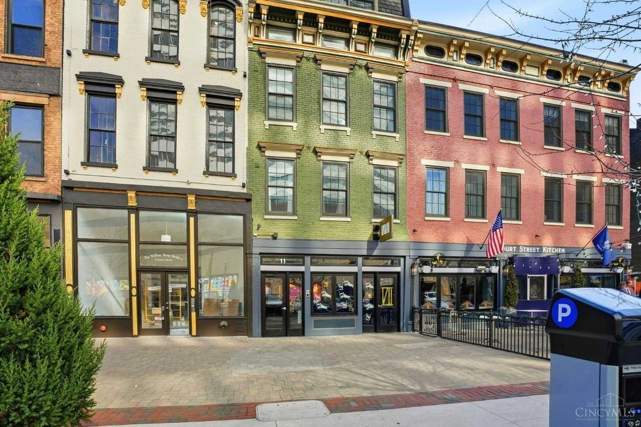11 E Court St #303