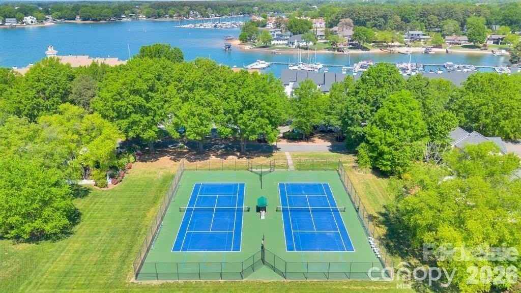 18755 Vineyard Point Ln - Photo 4 of 44