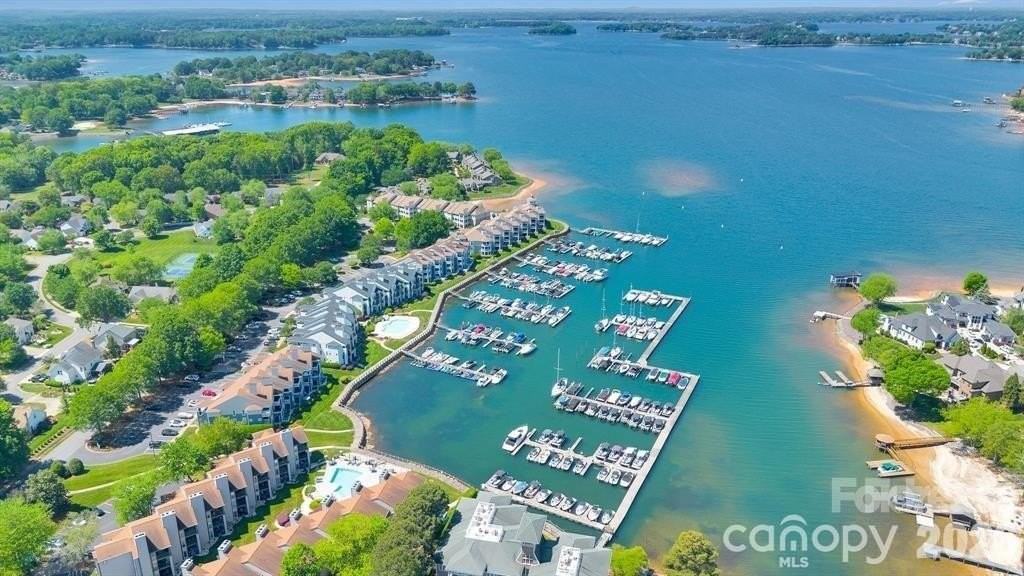 18755 Vineyard Point Ln - Photo 5 of 44