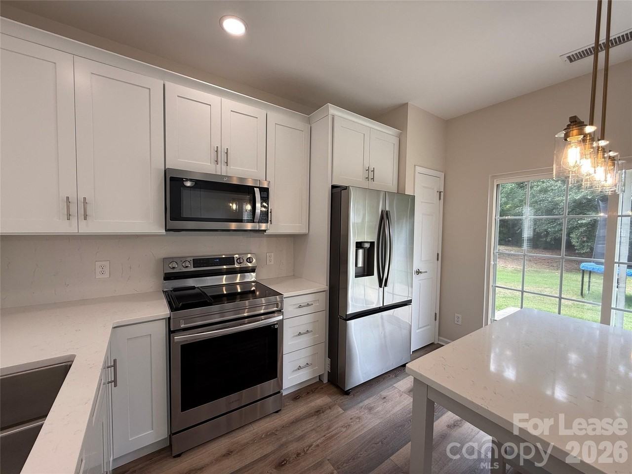 3404 Laurenhurst Ln - Photo 5 of 24