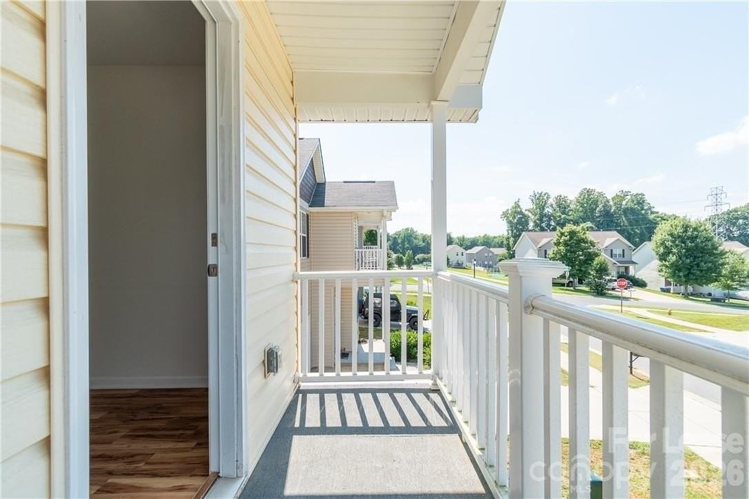 108 Lookout Point Pl - Photo 2 of 30