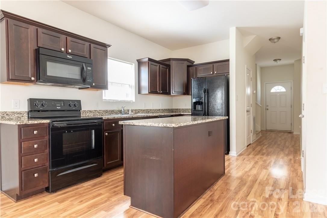 108 Lookout Point Pl - Photo 4 of 30