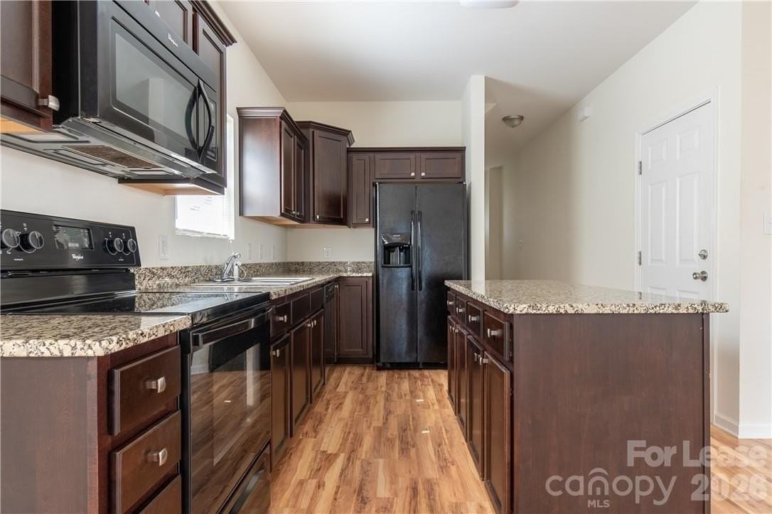 108 Lookout Point Pl - Photo 5 of 30