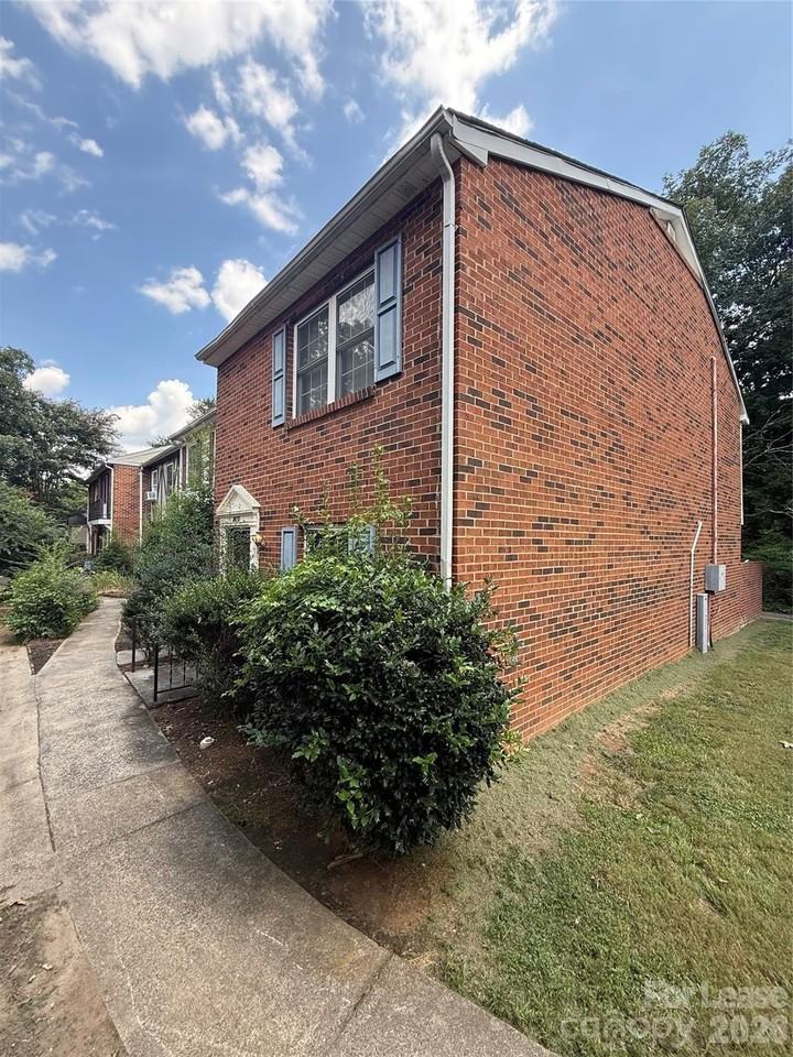 11037 Hunter Trail Ln - Photo 2 of 14