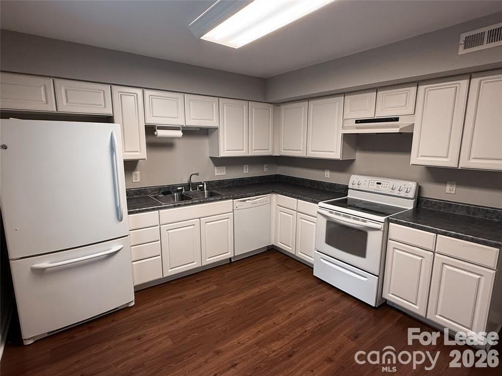 11037 Hunter Trail Ln - Photo 3 of 14