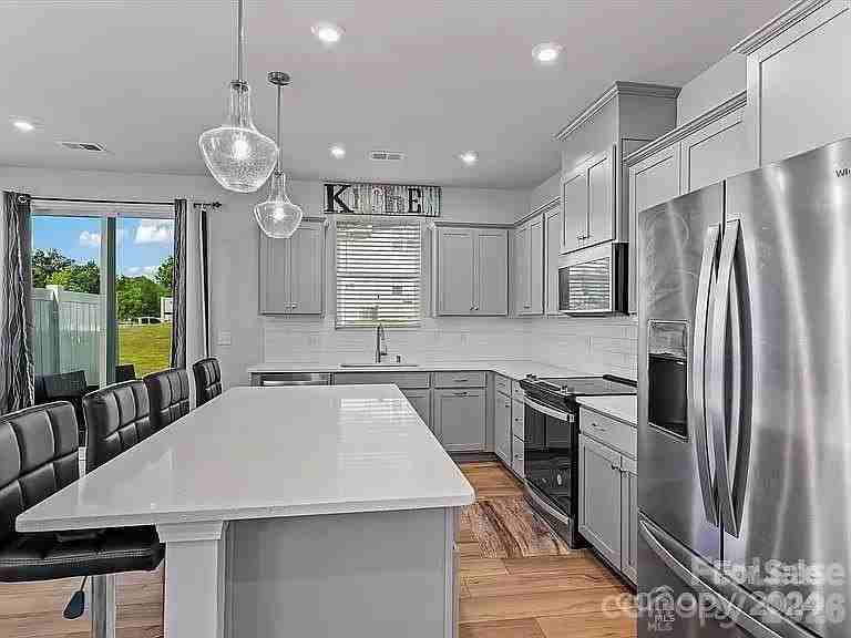 1230 Bigelow St - Photo 7 of 19