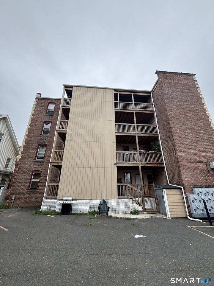 218 West St #C2 - Photo 2 of 7