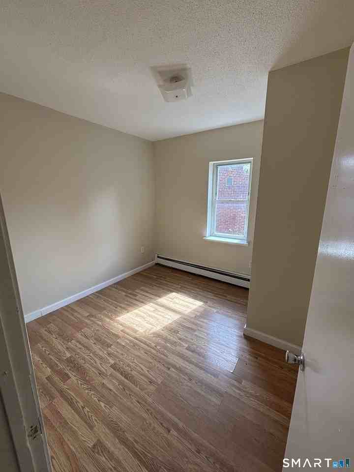 4143 Nelson St - Photo 4 of 11
