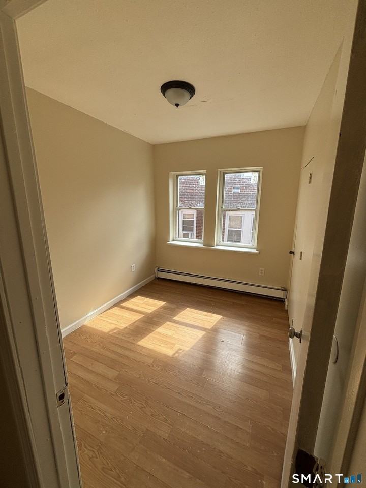 4143 Nelson St - Photo 5 of 11