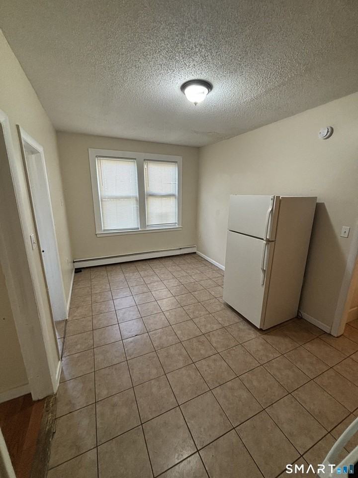 256 Mather St #1B - Photo 2 of 8