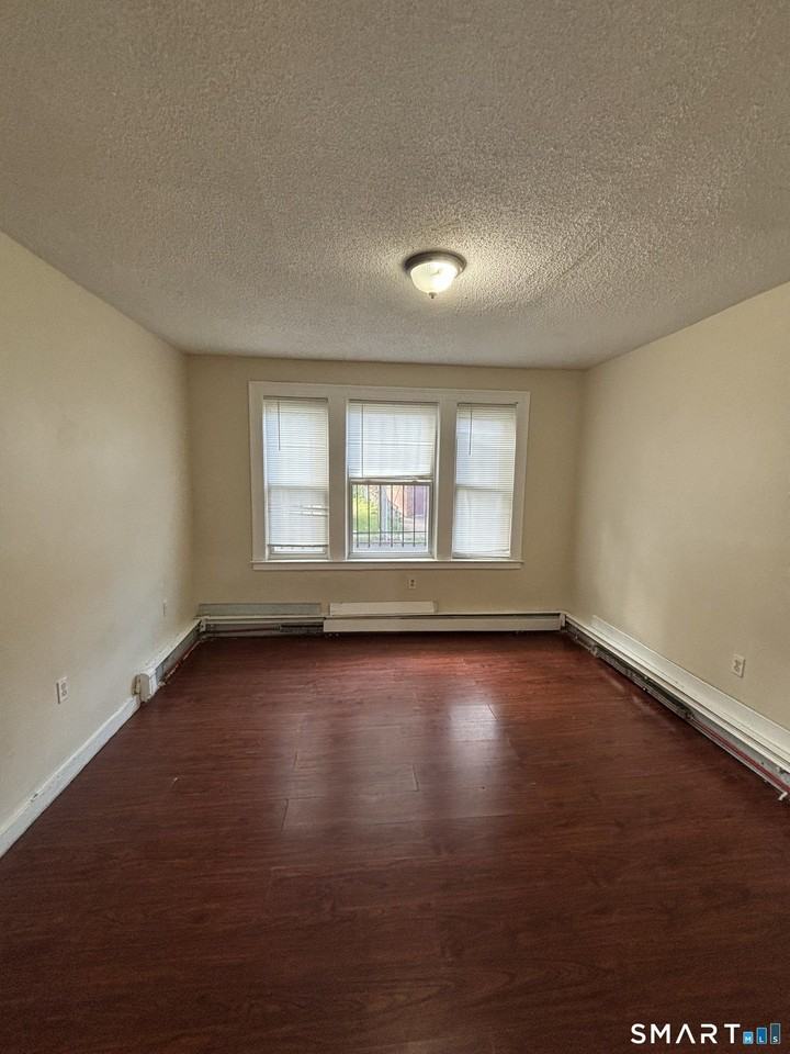 256 Mather St #1B - Photo 5 of 8