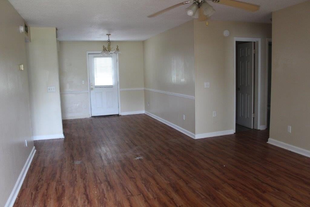 215 Begonia Dr - Photo 3 of 15