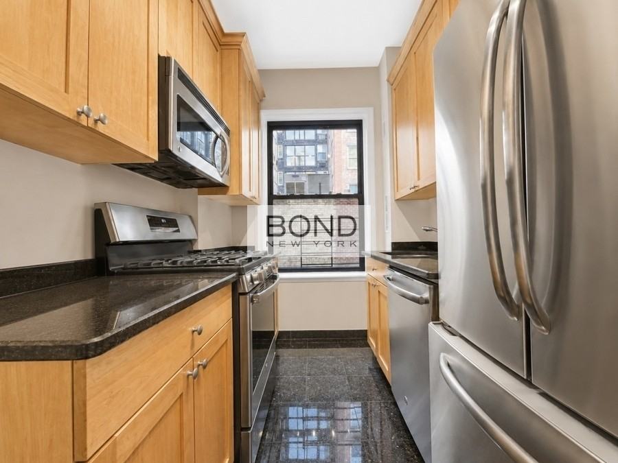 111 E 80th St #D - Photo 4 of 13