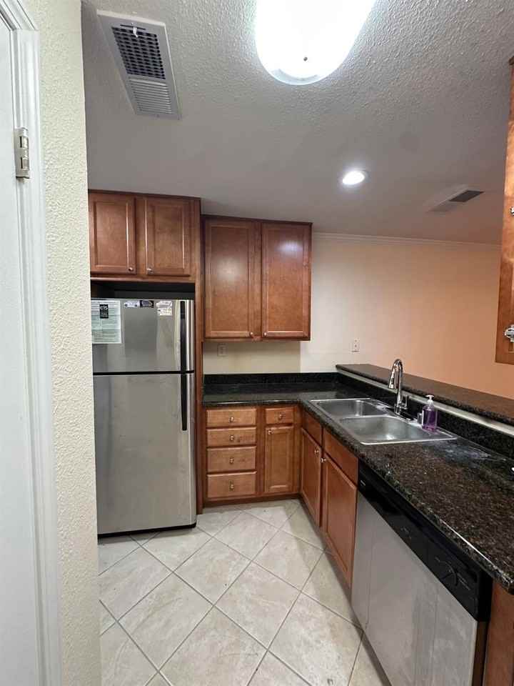 7178 N Fruit Ave #124 - Photo 5 of 19