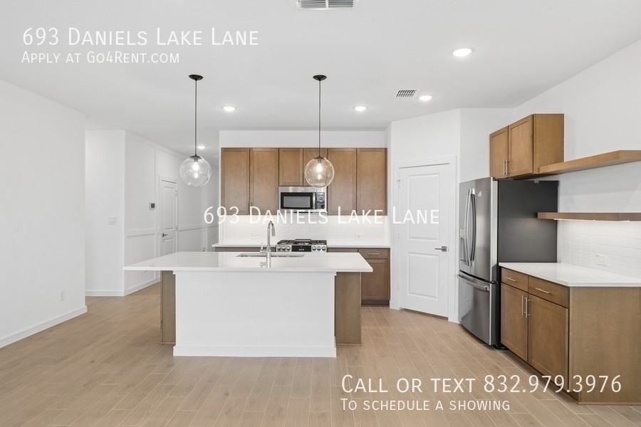 693 Daniels Lake Ln - Photo 6 of 30