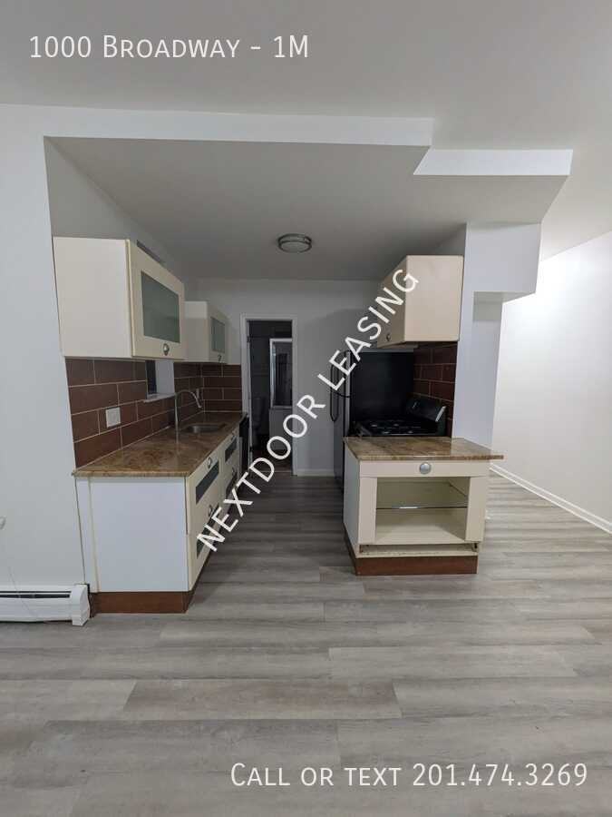 1000 Broadway #1M - Photo 3 of 9