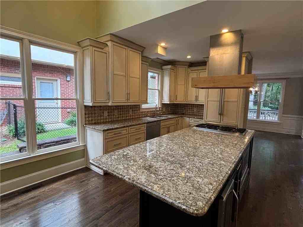 340 Nell Ct - Photo 7 of 43