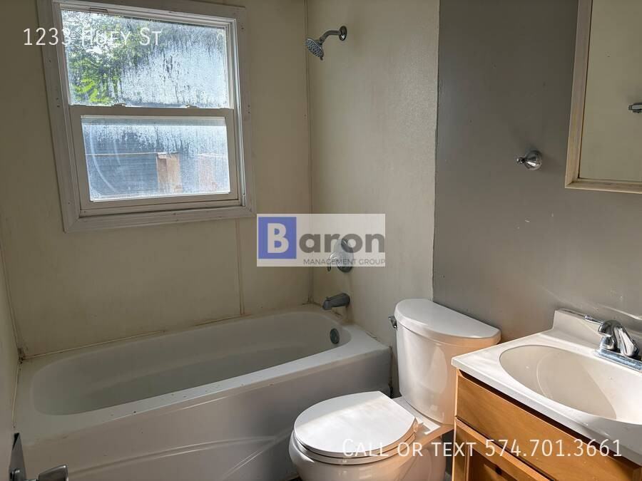 1233 Huey St - Photo 3 of 8