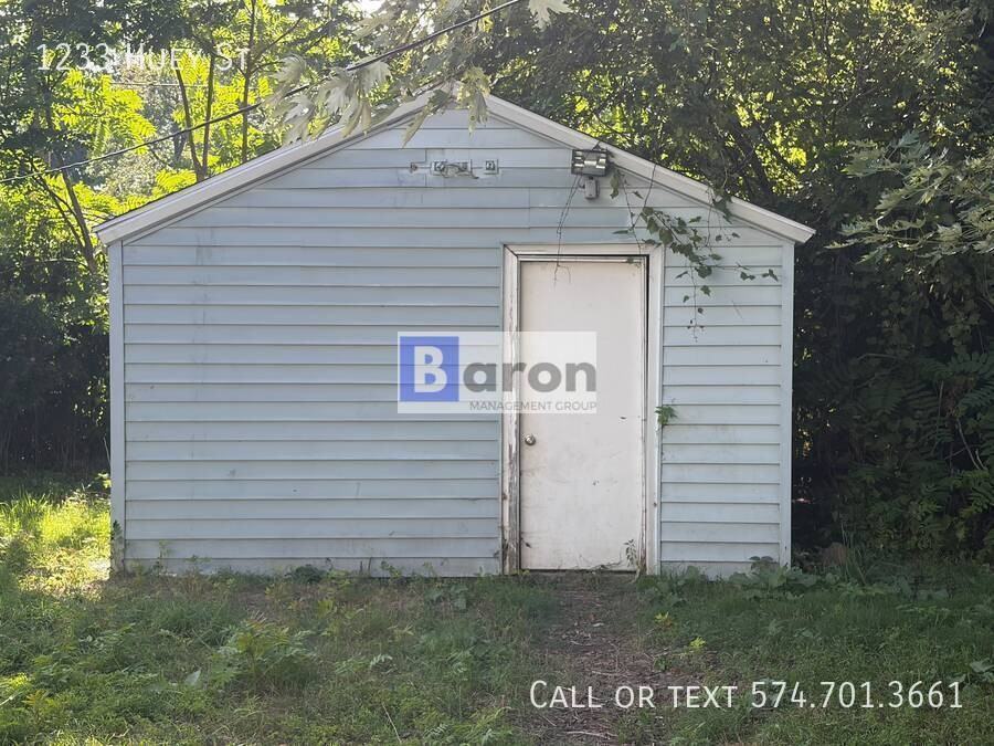 1233 Huey St - Photo 6 of 8