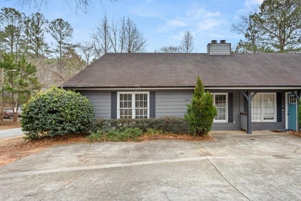 1992 Cooper Lake Dr Se - Photo 2 of 18