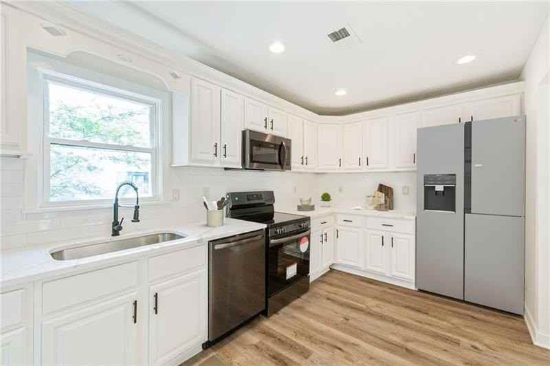 1258 Lyle Ave - Photo 7 of 24