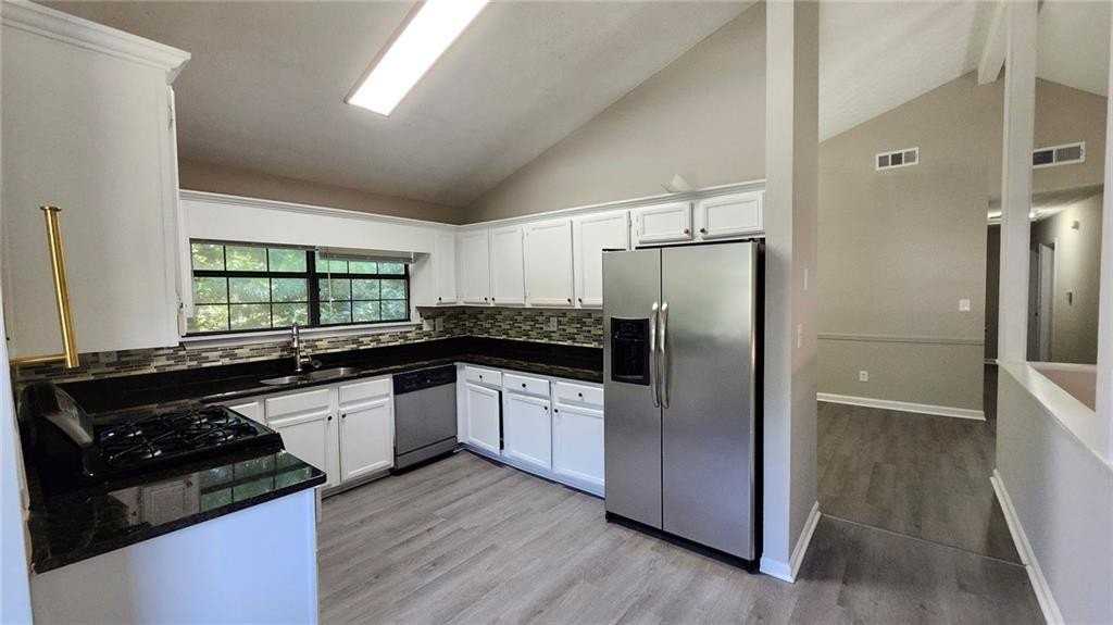 3724 Spring Garden Ln - Photo 3 of 18