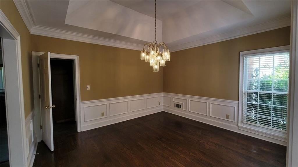 5005 Johns Creek Ct - Photo 7 of 50