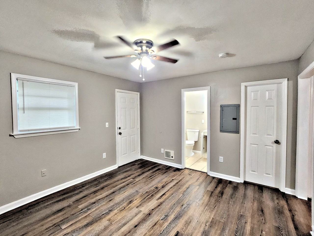 3900 Rucker Cir Sw #10 - Photo 5 of 7