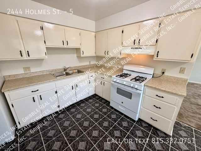 2444 Holmes St #5 - Photo 7 of 13