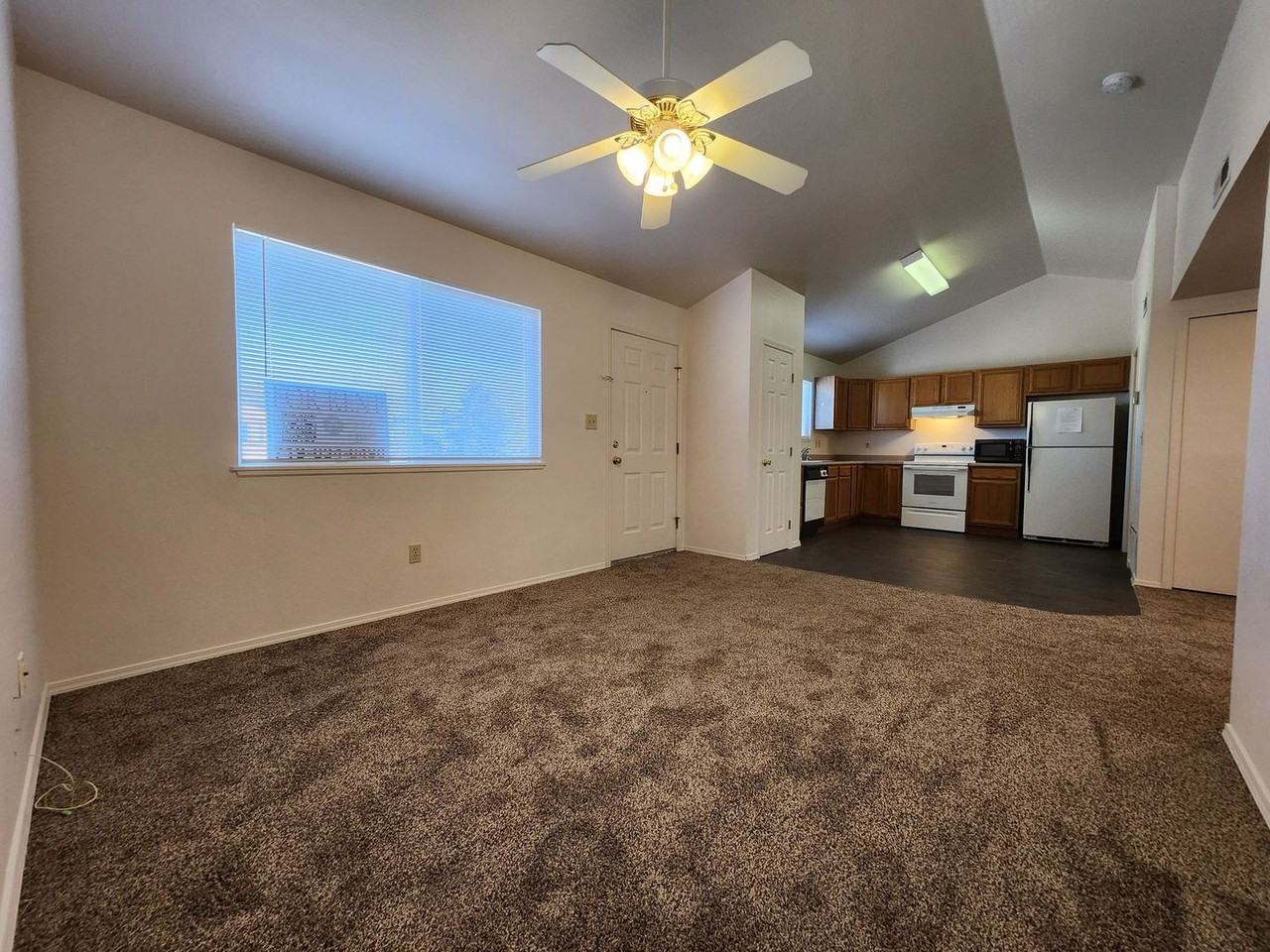 6657 Dublin Loop W - Photo 6 of 23