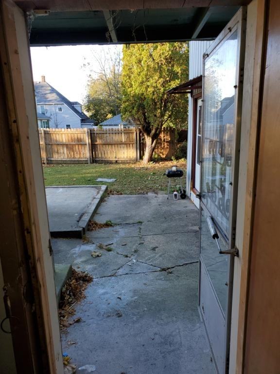 408 E Iroquois St - Photo 7 of 8