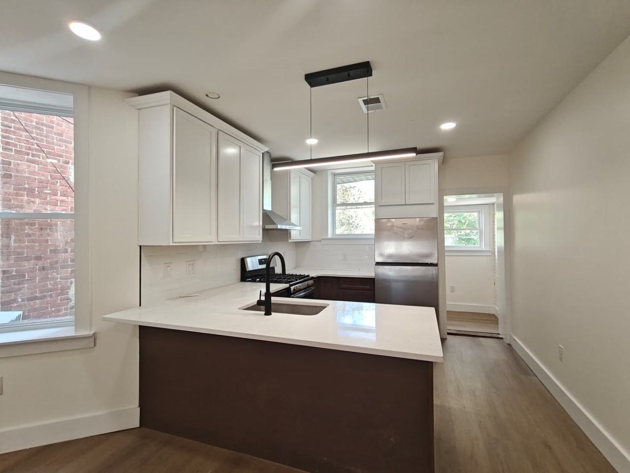 1716 N Edgewood St - Photo 2 of 17