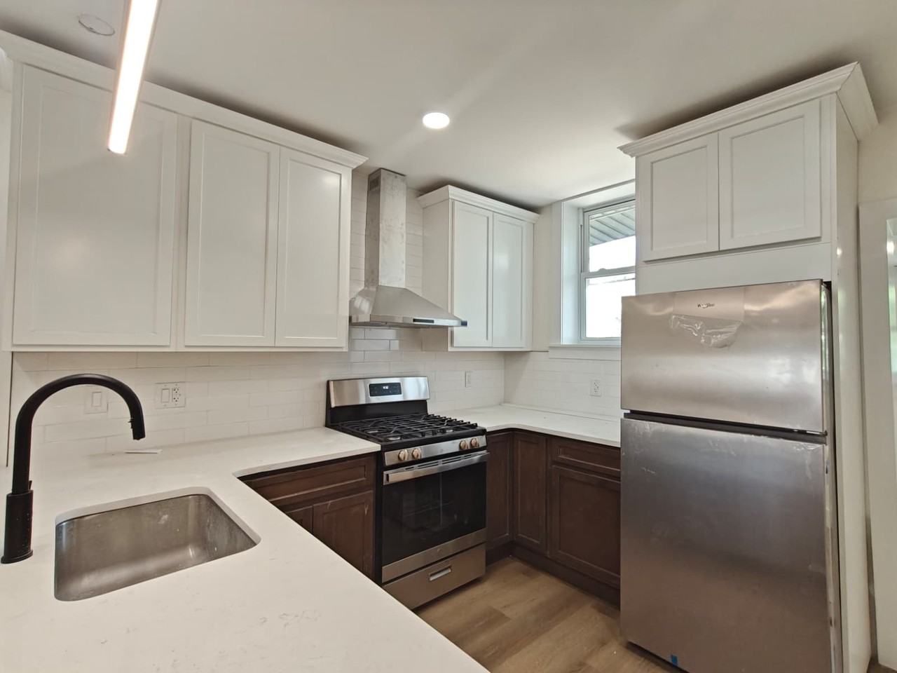 1716 N Edgewood St - Photo 3 of 17