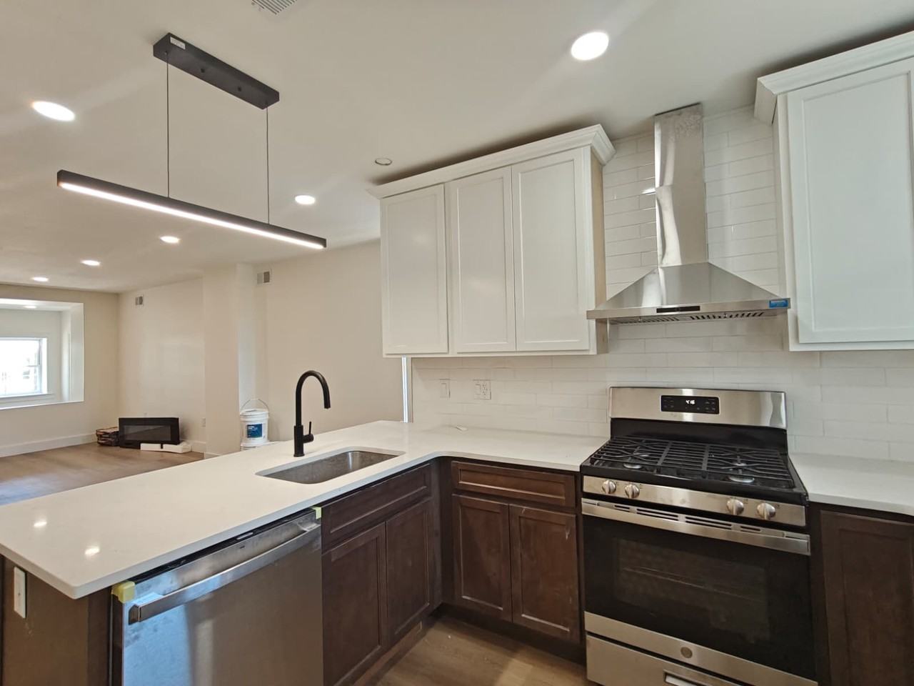 1716 N Edgewood St - Photo 4 of 17