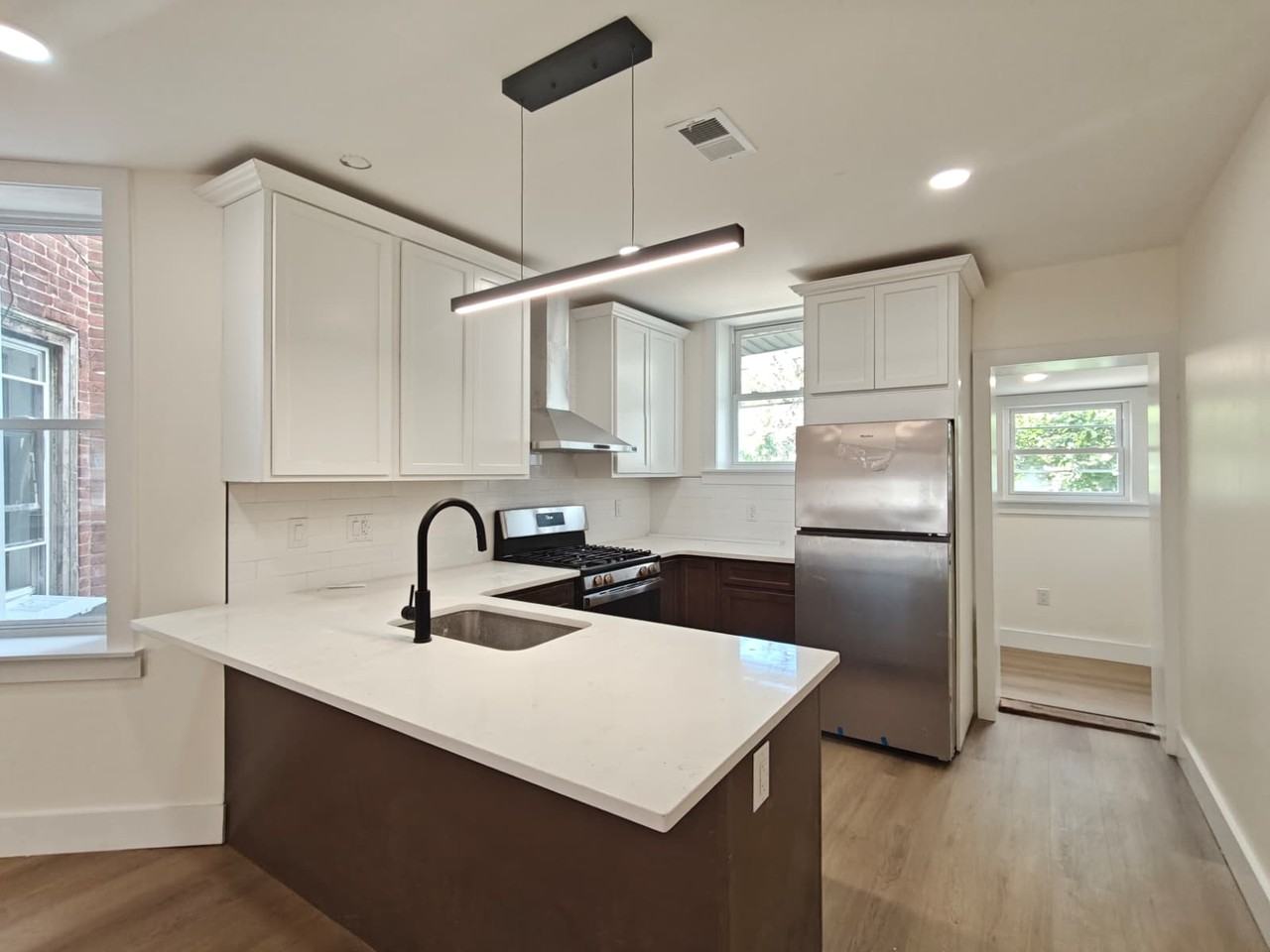1716 N Edgewood St - Photo 5 of 17