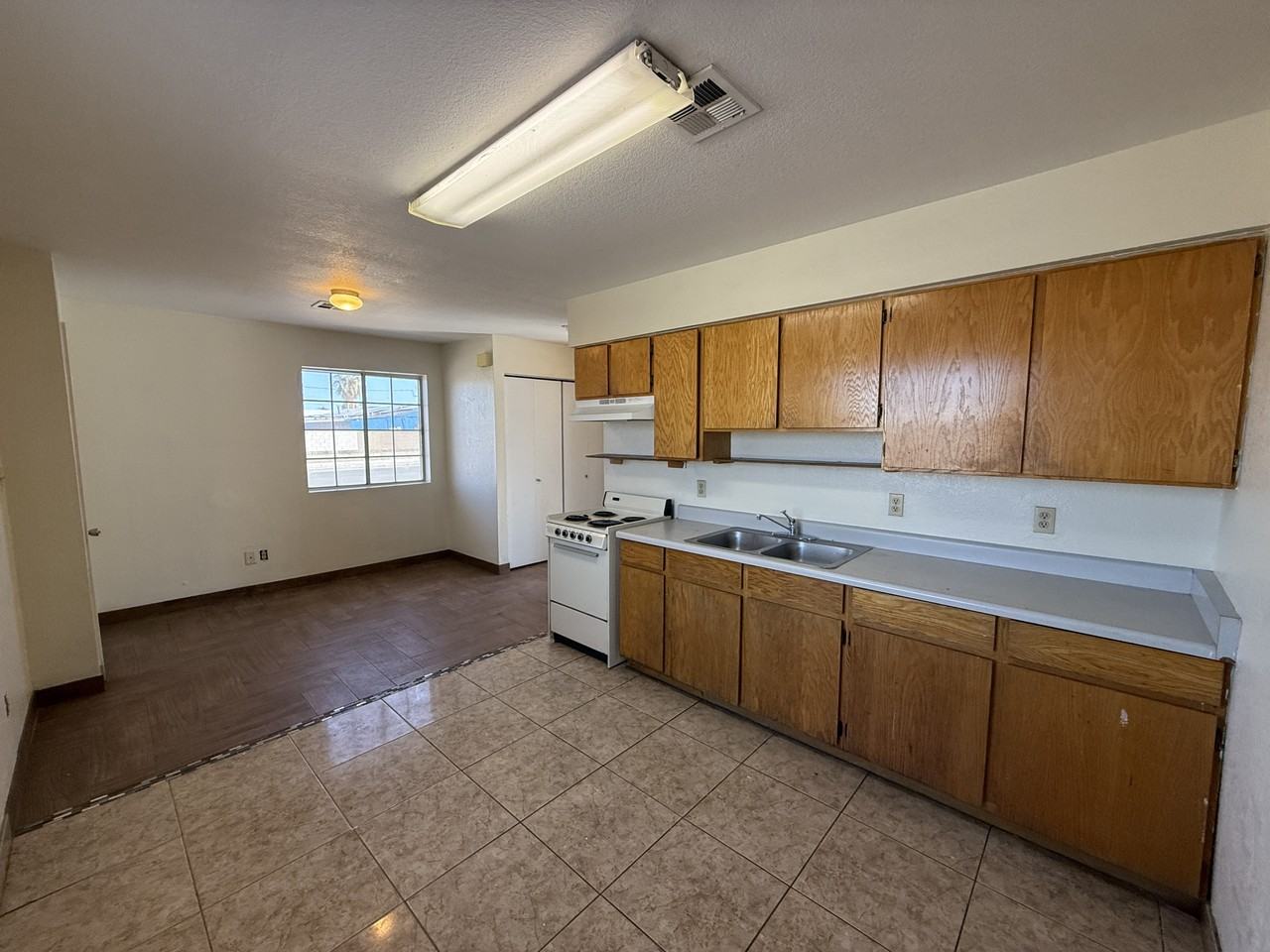 255 E 23rd St #1 - Photo 3 of 9