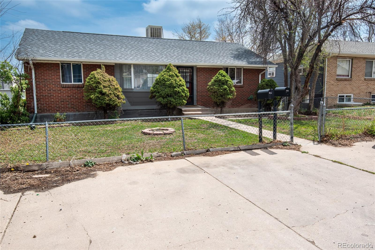 1260 Brentwood St - Photo 3 of 15