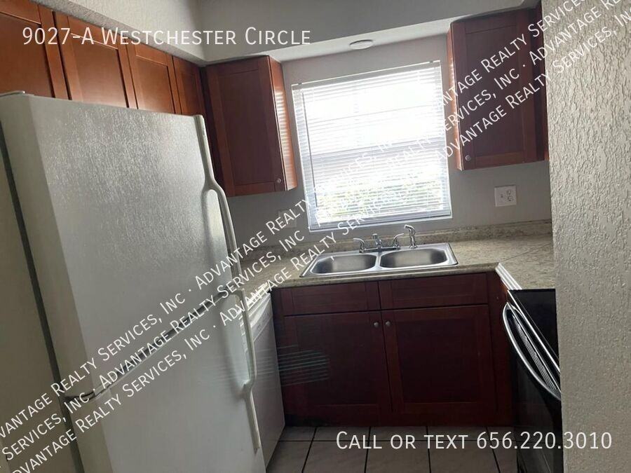 9027 Westchester Cir Apt A - Photo 2 of 11