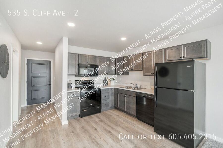 535 S Cliff Ave #2 - Photo 7 of 40