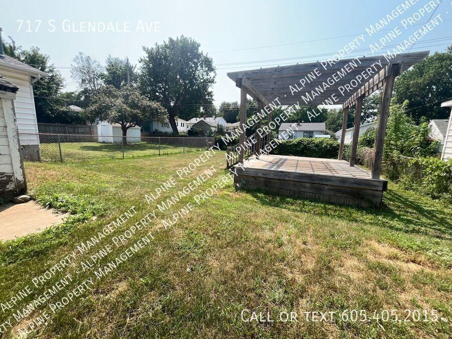 717 S Glendale Ave - Photo 3 of 26