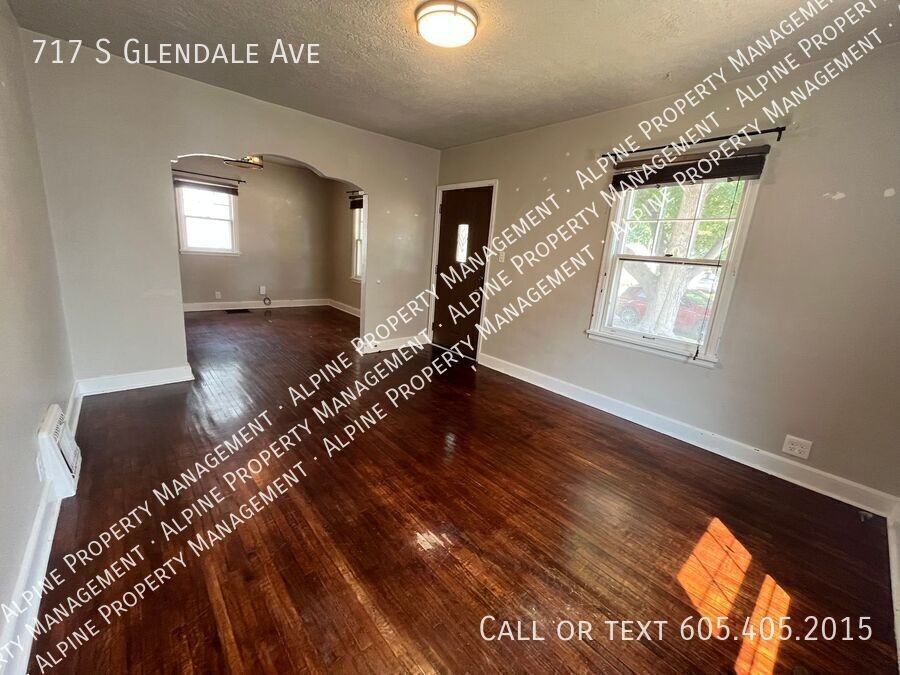 717 S Glendale Ave - Photo 4 of 26