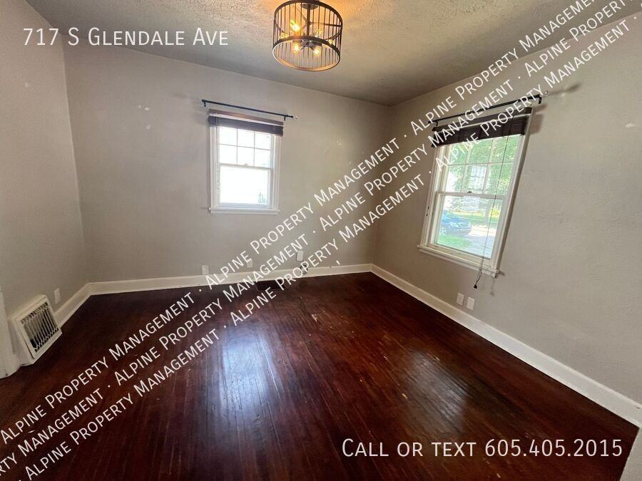 717 S Glendale Ave - Photo 6 of 26