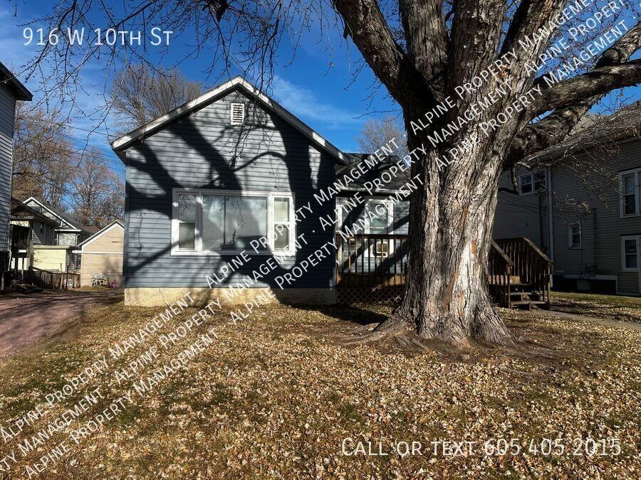 916 W 10th St - Photo 4 of 19
