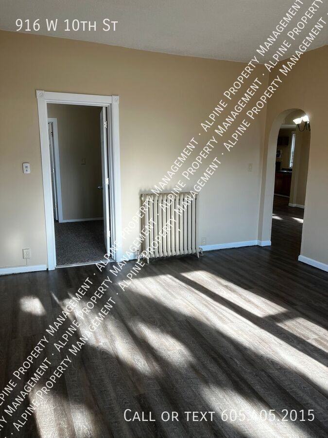 916 W 10th St - Photo 6 of 19