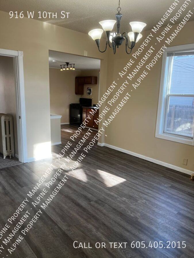 916 W 10th St - Photo 7 of 19