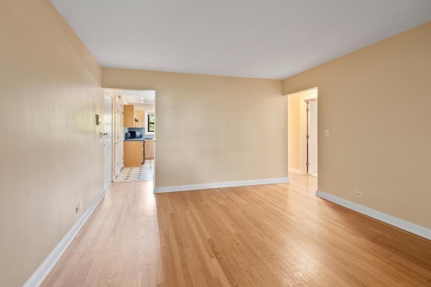 501 Sheridan Rd - Photo 5 of 9