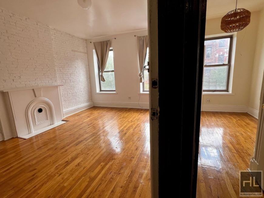 1225 Fulton St - Photo 4 of 10
