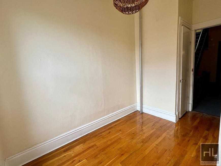 1225 Fulton St - Photo 6 of 10